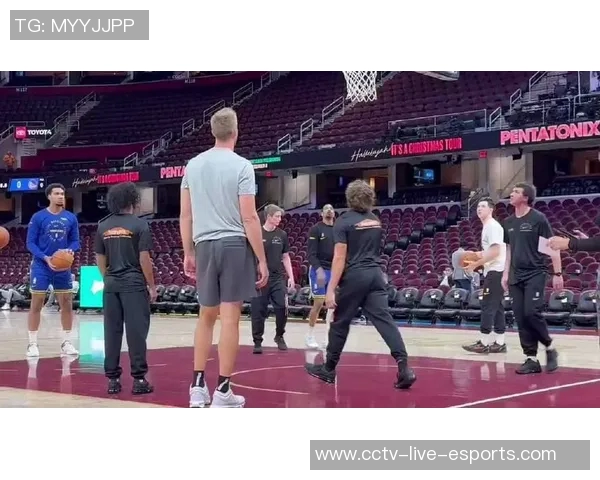 科尔强调持球人防守期待穆迪波杰库明加梅尔顿在赛季中的出色表现