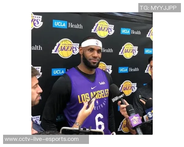 华盛顿谈角色转变:从首发到替补的防守挑战与适应之路 华盛顿谈角色转变:从首发到替补的防守挑战与适应之路