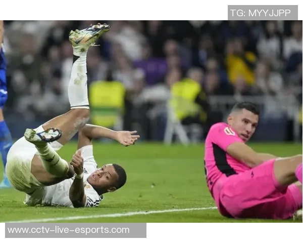 罗德里戈助攻姆巴佩单刀射门遗憾被门将扑出 罗德里戈助攻姆巴佩单刀射门遗憾被门将扑出