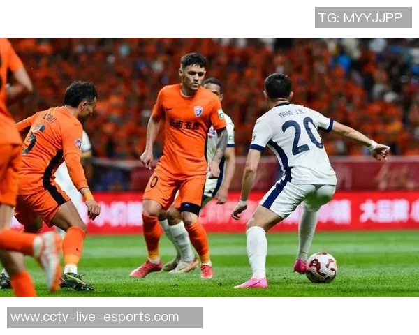 杨瑞琪在比赛最后时刻进球挽回颜面梅州仍以1-4落后于玉昆